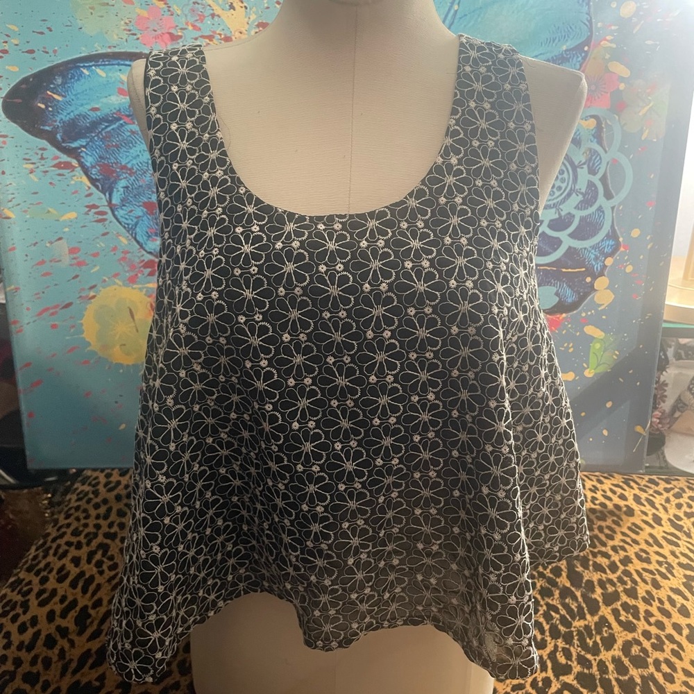 Cute floral crop top short set! Size Small NWT